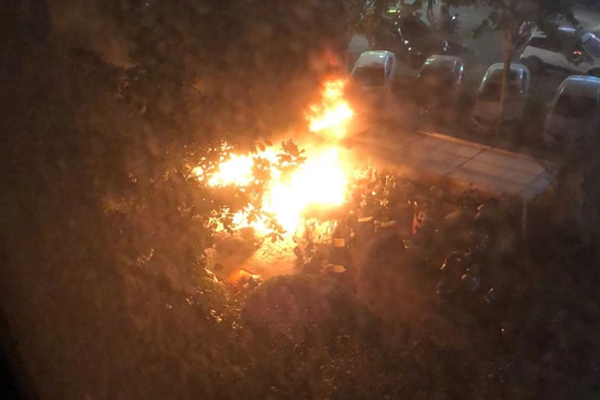 鄭州一小區(qū)深夜又燃起熊熊烈火！電動(dòng)車充電模式急需改進(jìn)！