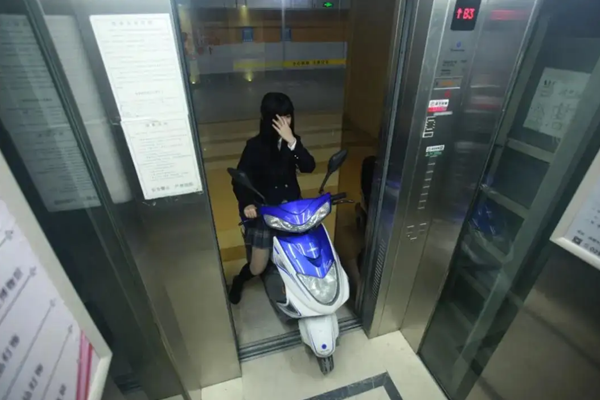 電動(dòng)車上樓為何屢禁不止？有什么更好的解決辦法？
